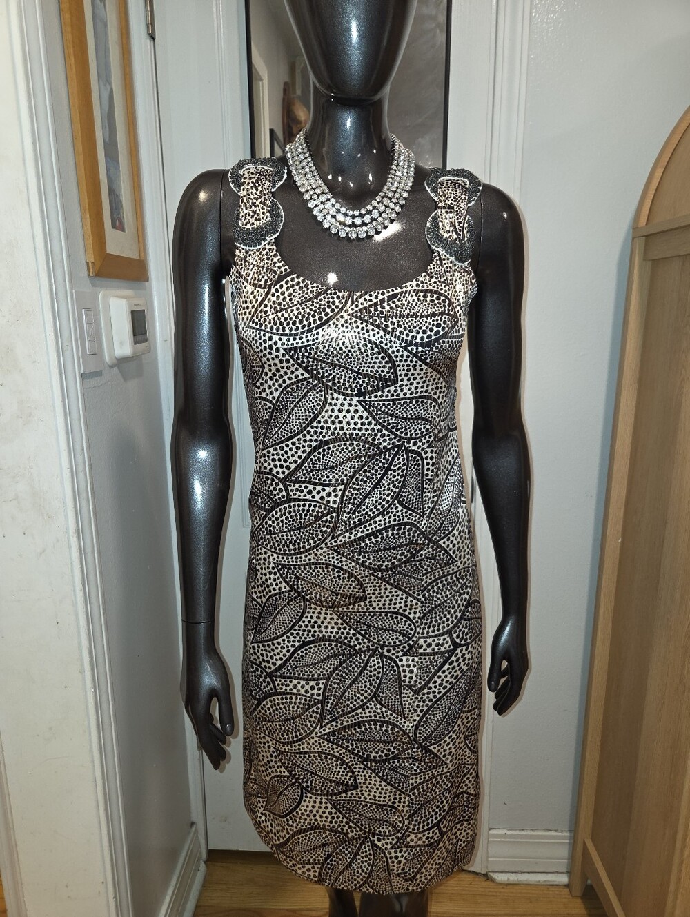 Tory Burch Gorgeous Black and Cream Sleeveless Leaf-Print Shift Silk Dress Sz 2